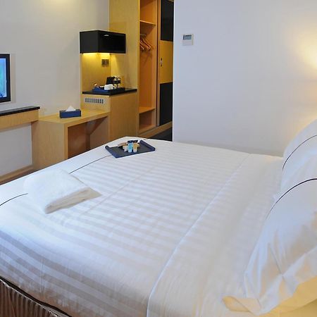 Hotel Granada Johor Bahru Exteriör bild